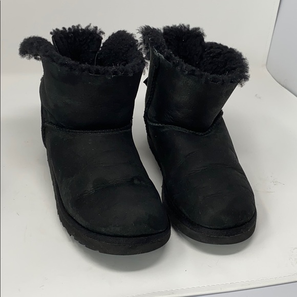 Black UGGS with Bow on the back - Picture 4 of 4